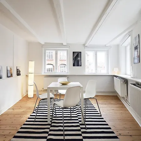 Gammel Mont Apartman Nivå
