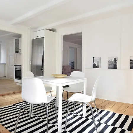Gammel Mont Apartman Nivå